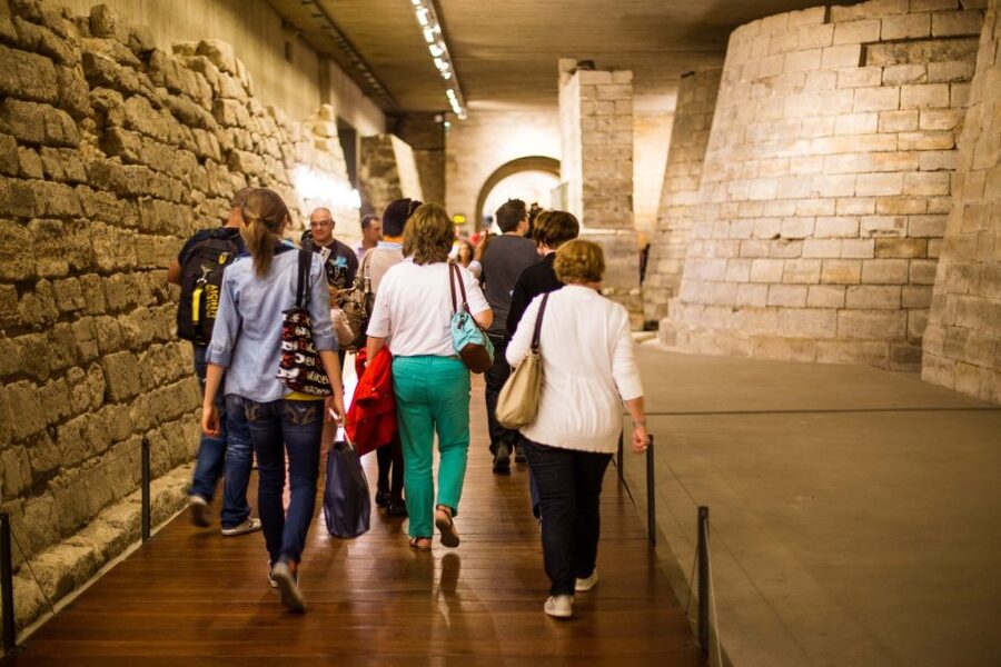 Louvre Museum: Skip-the-Line Guided Tour - What two hours really feels like inside