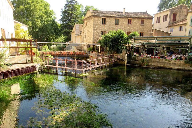 Luberon Market & Villages Day Trip from Aix-en-Provence - Apt is the big Saturday market choice