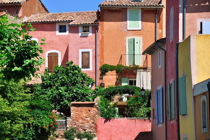 Luberon Villages Half-Day Tour from Aix-en-Provence - Gordes: the strongest final view