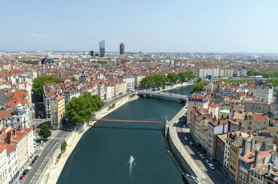 Lyon: Electric Boat Rental Without a License - Practical planning for the dock