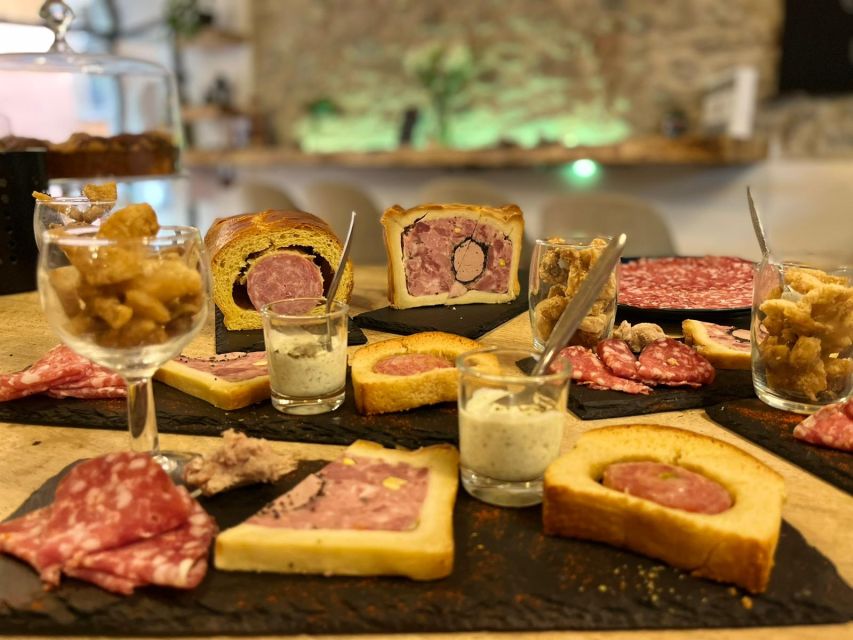 Lyon: Food Walking Tour with a Local Guide - The first tasting: Lyonnaise cold cuts and red wine