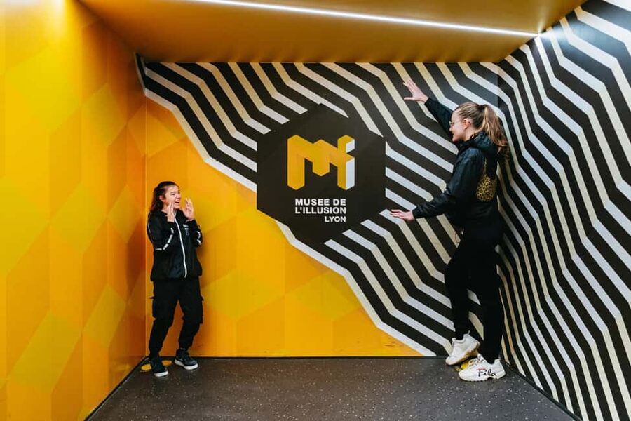 Lyon: Musée de l’illusion Entrance Ticket - Entering the First Rooms: Look Before You Photograph