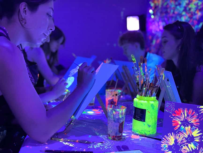 Lyon : Neon painting in an artist's studio - gallery - Who will enjoy this Lyon workshop most?