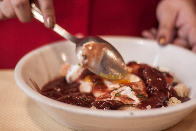 Lyon Old Town Food Tour with 6 French Delicacies & Fine Wine - Six things that make this Lyon food tour worth considering