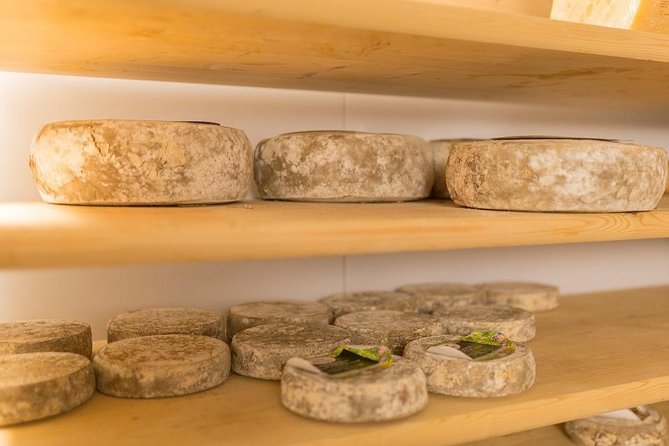 Lyon Old Town Food & Wine Tasting Tour including a Bouchon Lyonnais - Why this Lyon food walk works so well
