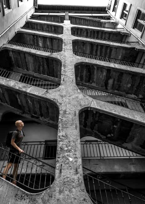 Lyon: Private Traboules Tour – Hidden Passages - Finishing among the medieval passages of Vieux Lyon