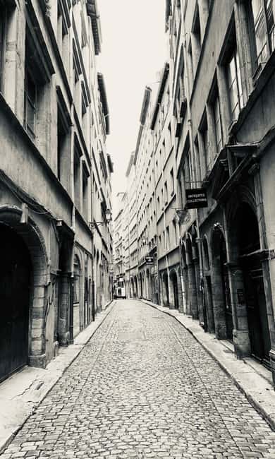 Lyon: Private Walking Tour of "Traboules" in the Old Town - Renaissance architecture with a human scale