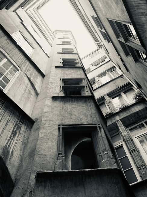 Lyon: Private Walking Tour of "Traboules" in the Old Town - Following Lyon’s silk trade