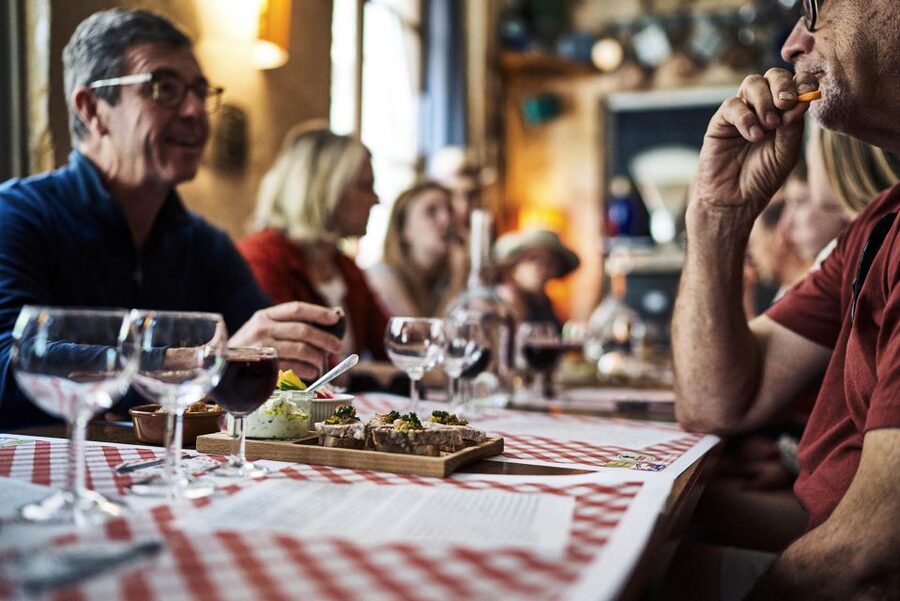 Lyon: Vieux Lyon Food Tasting Walking Tour - What kind of food experience should you expect?