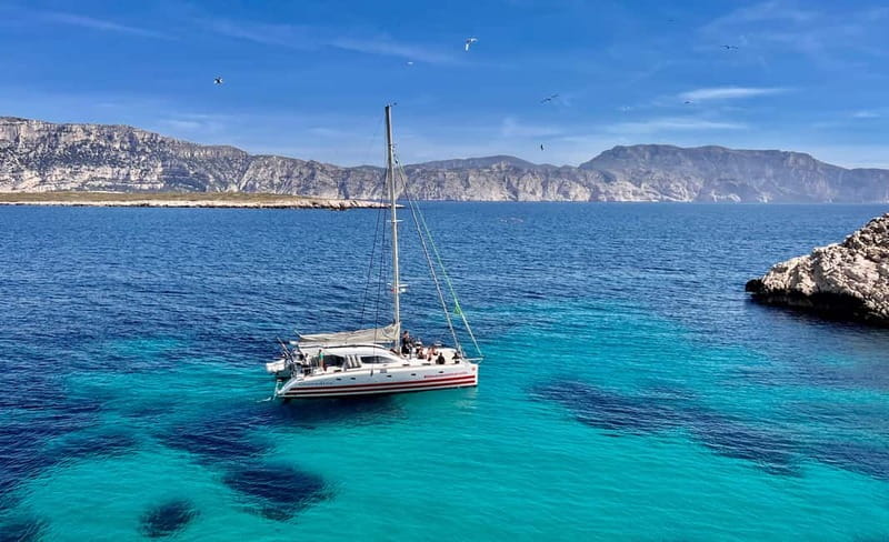 Marseille: Calanques Catamaran Cruise, Picnic, & Swimming - Riou Island: the first major water stop