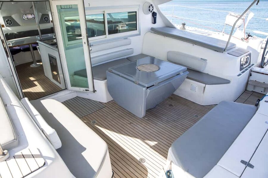 Marseille: Calanques Catamaran Cruise, Picnic, & Swimming - Sormiou and the cliffs near Marseille