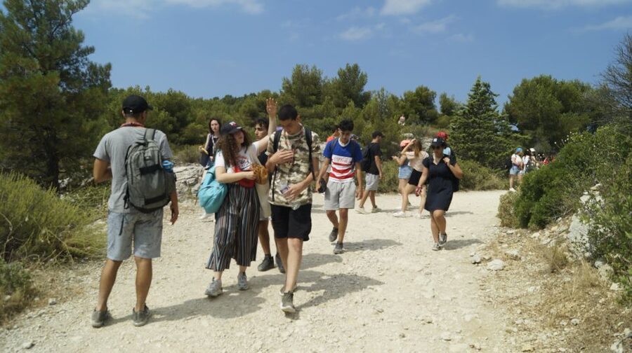 Marseille: Calanques National Park Guided Hike with Picnic - Guides who add more than directions
