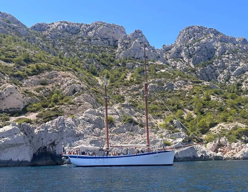 Marseille: Calanques National Park Sailing Cruise with Lunch - Lunch on deck, with a vegetarian buffet and rosé