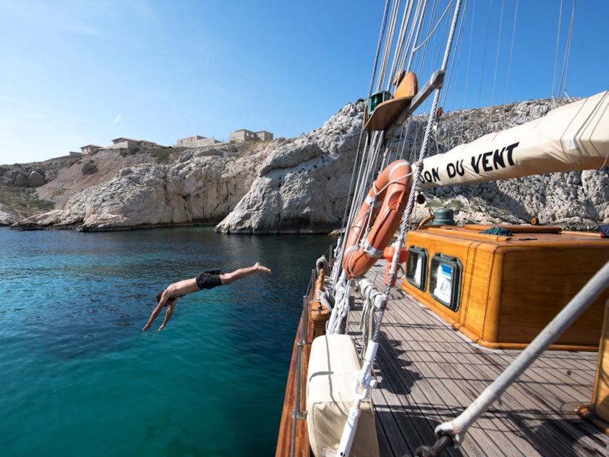 Marseille: Calanques Sailing Day Trip with Lunch and Wine - Five details that shape the day