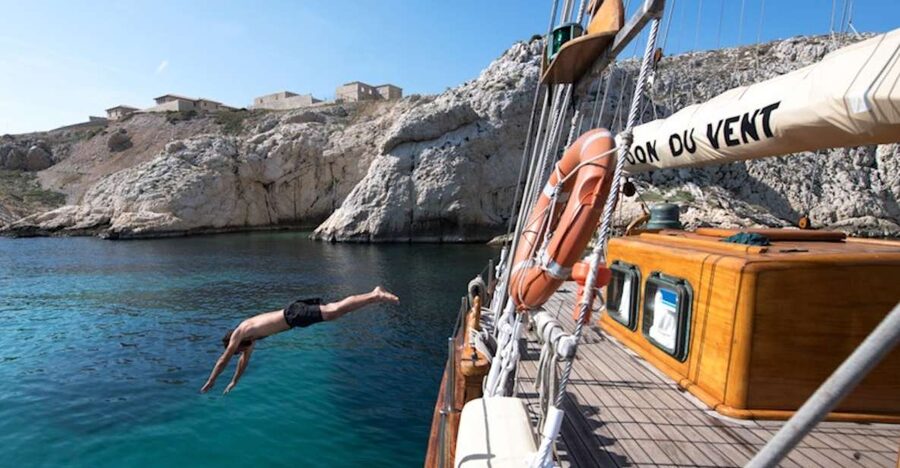 Marseille: Calanques Sailing Day Trip with Lunch and Wine - Meeting Le Don du Vent at Marseille’s harbor