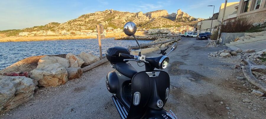 Marseille: Electric Motorcycle Rental with Smartphone Guide - Why an electric scooter suits Marseille