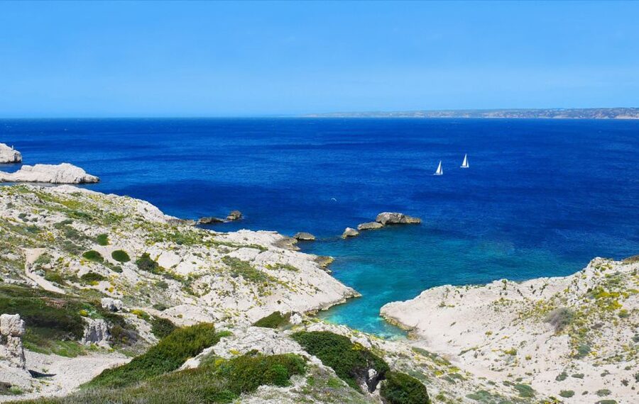 Marseille: Frioul Calanques Sailing Trip - Marseille from the water
