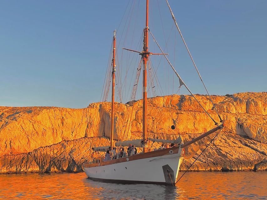 Marseille: Frioul Islands Sunset Cruise with Cocktail Dinner - Thirty minutes of sailing past Marseille
