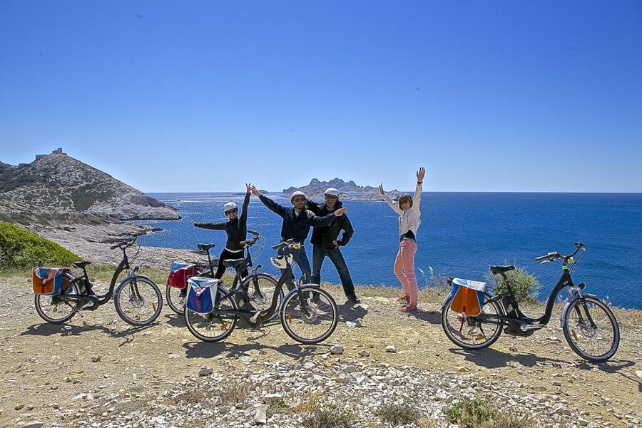 Marseille: Full-Day Guided E-Bike Coast & Calanques Tour - Lunch, parks, and the final stretch