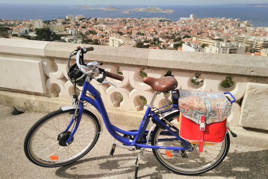 Marseille: Half-Day E-Bike Tour from Cruise Port - Small groups and the human side of the tour