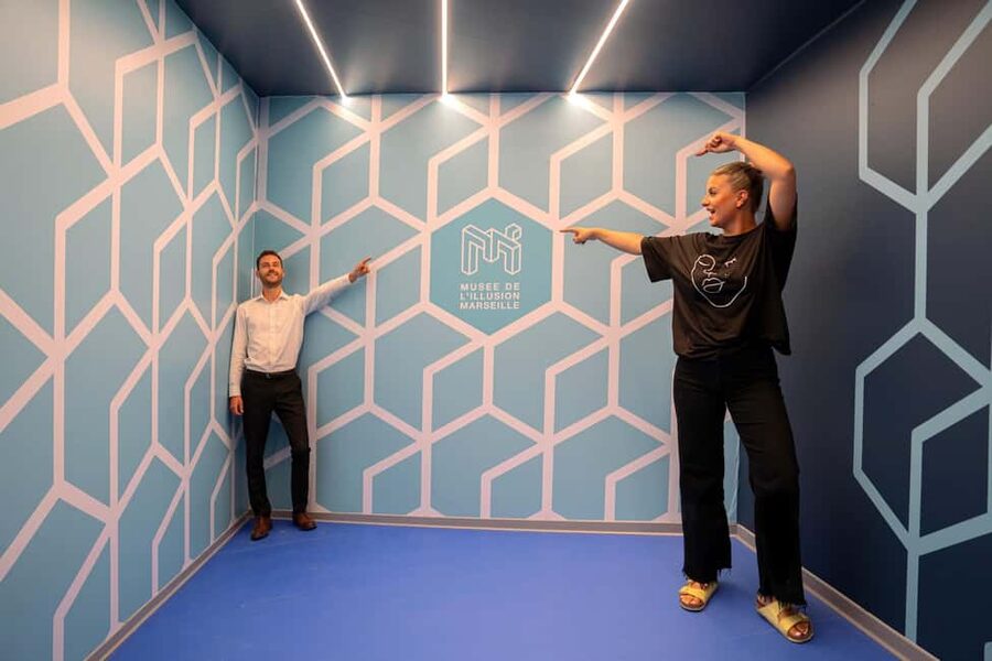 Marseille: Musée de l'Illusion Entry Ticket - Holograms, Puzzles, and Sensory Tricks