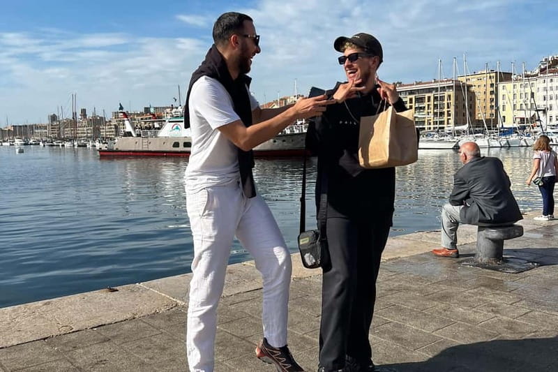 Marseille: No-Diet Club Local Food Tasting and Walking Tour - Les Grandes Halles and the pleasure of guided choices