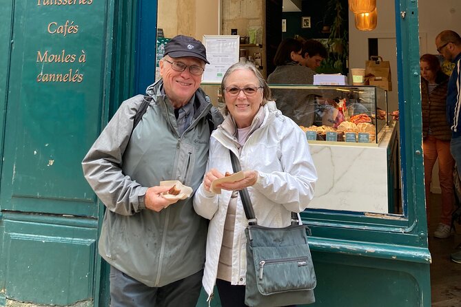 Marseille's Sweetest Bites: Pastry & Chocolate Food Tour - Meeting the guide near the Vieux-Port