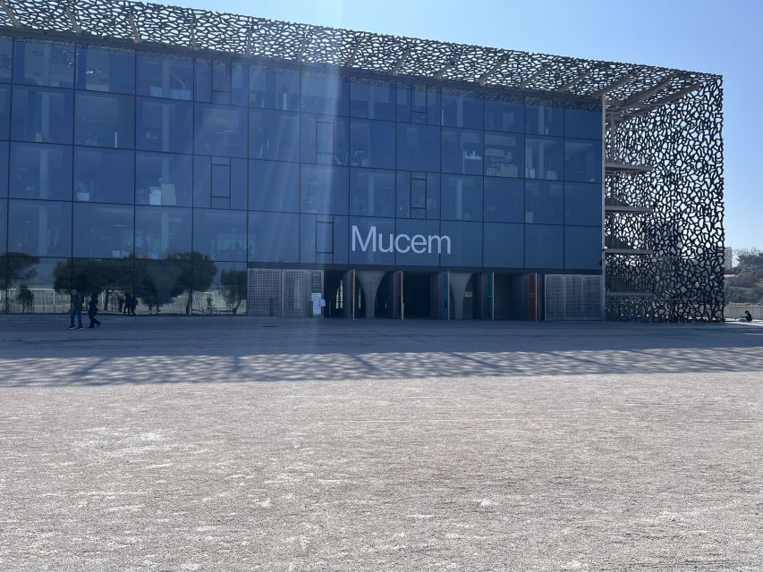 Marseille: Sightseeing E-Bike Tour - The local bakery stop