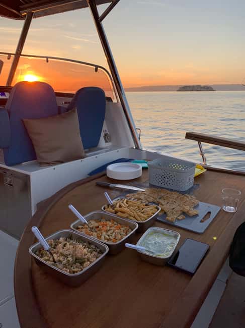 Marseille: Sunset Boat Cruise with Dinner and Drinks - Two hours in a wild cove near Frioul