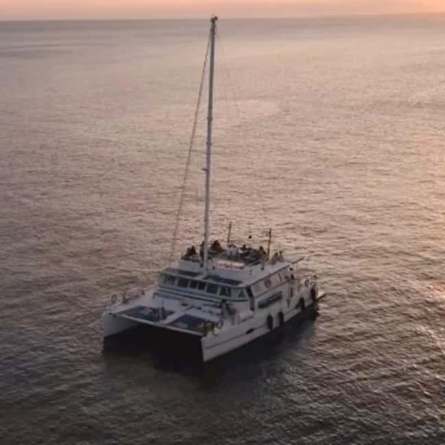 Marseille: Sunset catamaran cruise, buffet & drinks - Who will enjoy Le Feng Shui most