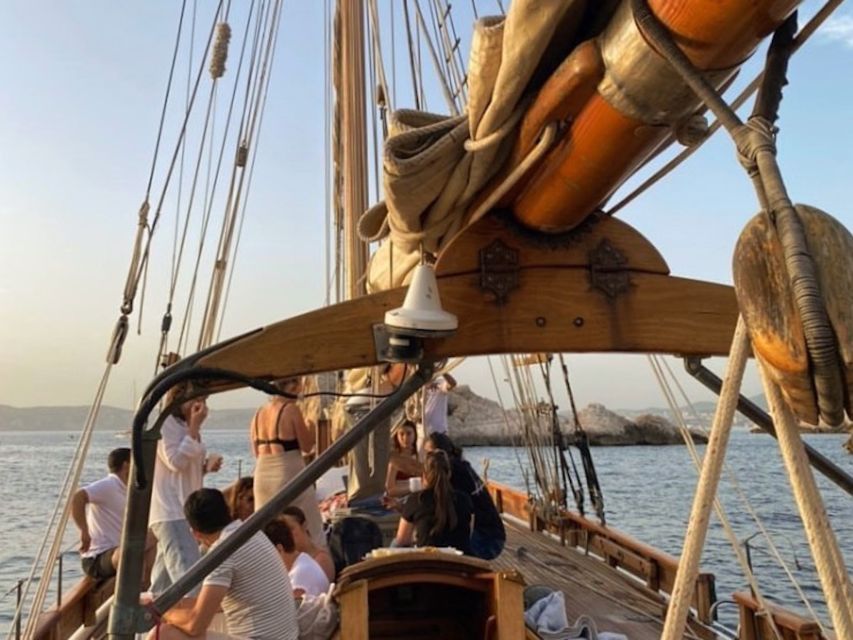 Marseille: Sunset Cruise Cocktail-Dinner in Frioul Islands - Key details to know before booking