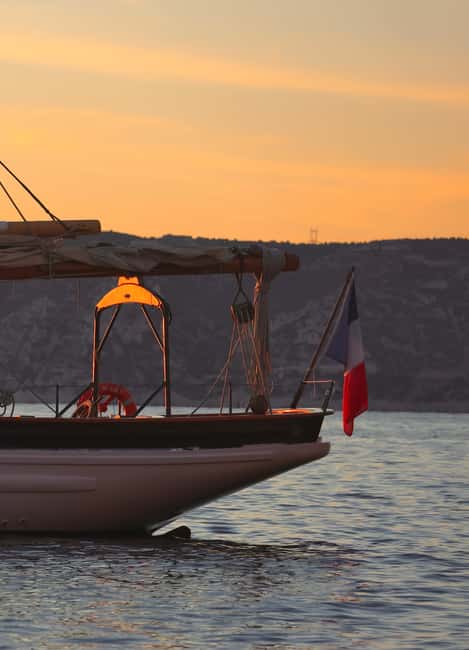 Marseille: Sunset Cruise Cocktail-Dinner in Frioul Islands - Why this small sailing trip feels different