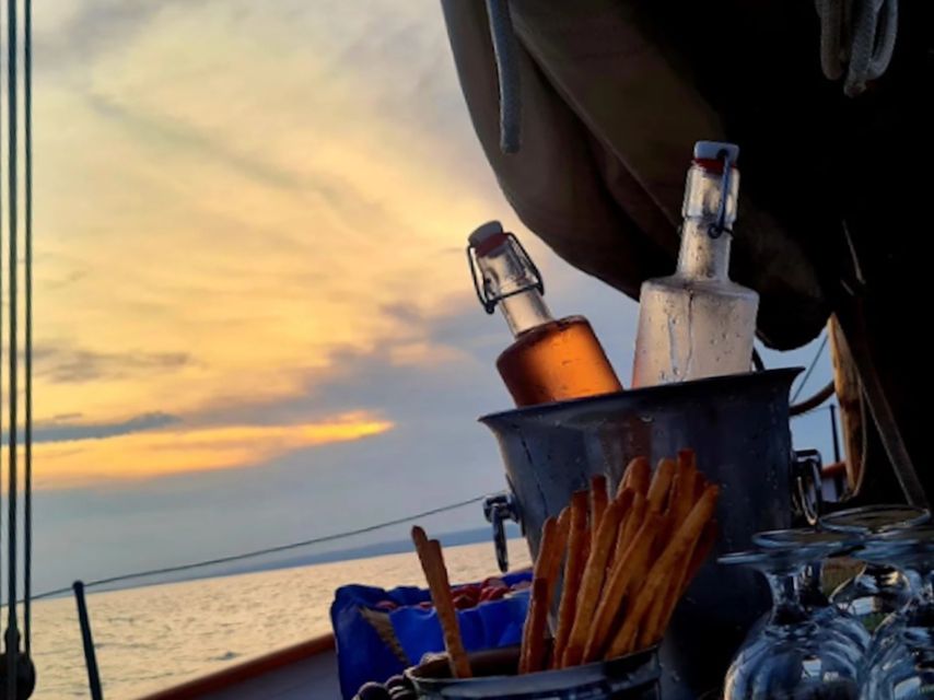 Marseille: Sunset Cruise Cocktail-Dinner in Frioul Islands - A sunset cove for swimming and dinner