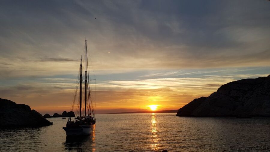 Marseille: Sunset Sailing Cruise with Dinner and Drinks - The Frioul Archipelago Stop and Swimming Time