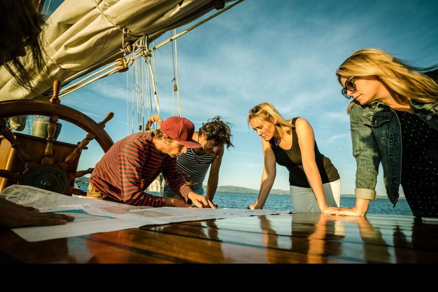Marseille: Sunset Sailing Cruise with Dinner and Drinks - A Vegetarian Dinner With One Glass of Provence Rosé