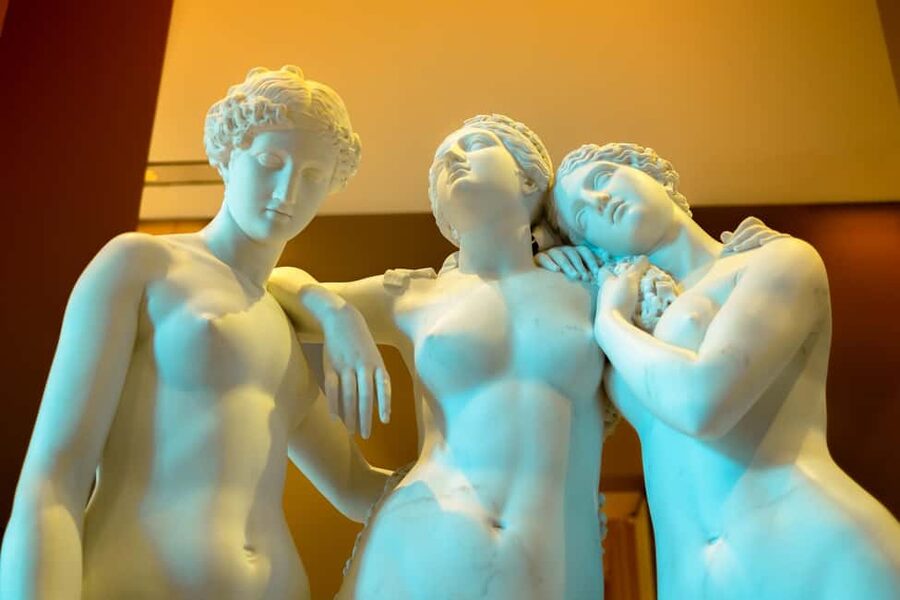 Mona Lisa & Treasures: 6-people Max Louvre Experience - Why a small Louvre tour can make a big difference