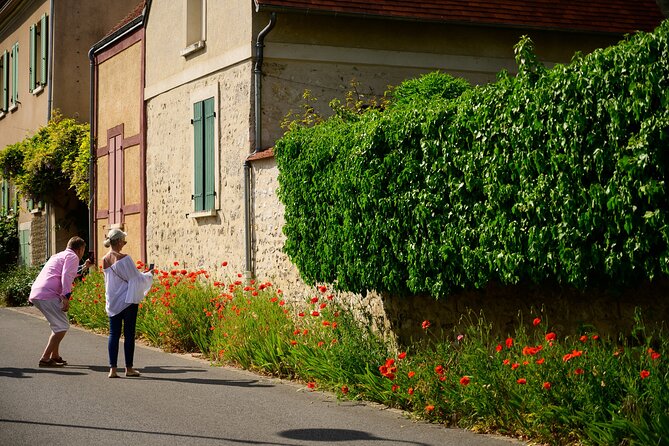 Monet's House and Garden & Giverny Village - Walking through Giverny village