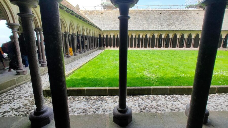 Mont-Saint-Michel: Private Guided Tour with Abbey Entrance - Key points at a glance