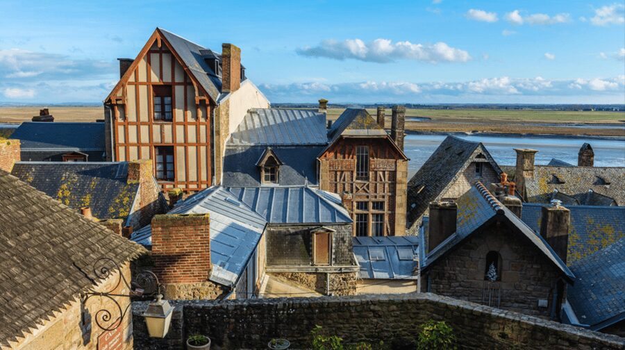 Mont-Saint-Michel: Private Guided Tour with Abbey Entrance - The abbey and its Romanesque stonework