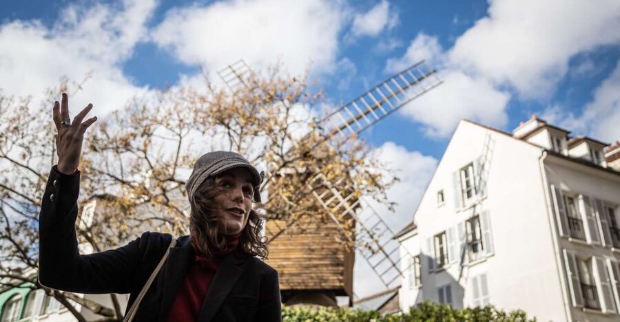 Montmartre en chansons: tour with a professional singer - Dalida’s Home and the Musical Side of Montmartre