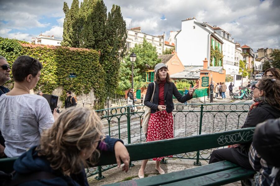 Montmartre en chansons: tour with a professional singer - Théâtre Lepic and the Cabaret Tradition