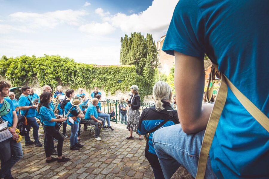 Montmartre en chansons: tour with a professional singer - La Bonne Franquette and Place du Tertre