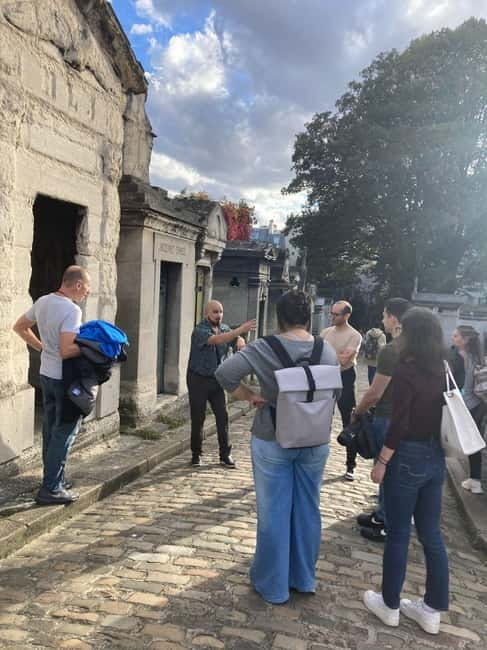Montmartre for Art Lovers - Walking tour with Expert Guide - Dalida, Rue de l’Abreuvoir, and La Maison Rose