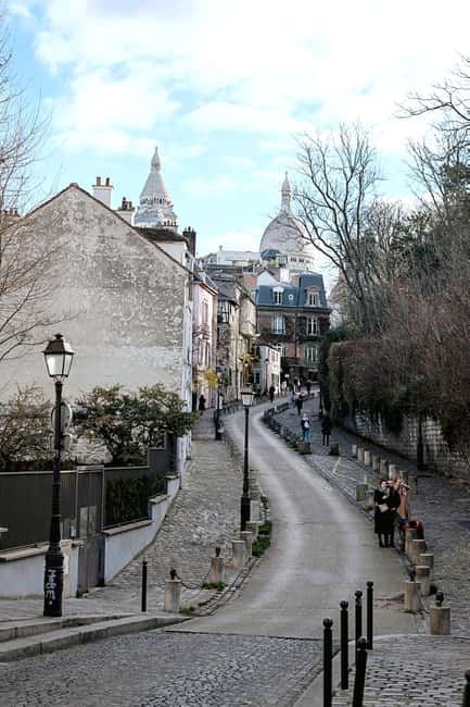 Montmartre for Art Lovers - Walking tour with Expert Guide - Lapin Agile and Montmartre’s bohemian characters