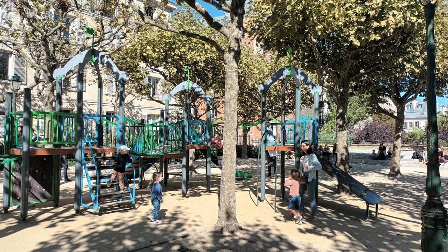 Montmartre: Guided Tour for Kids and Families - Place du Tertre and Montmartre’s working artists