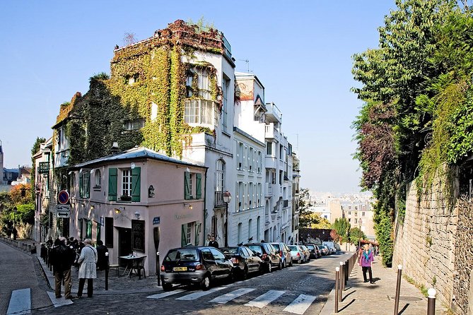 Montmartre Hidden Gems and Scenic Highlights Walking Tour - The Montmartre vineyard