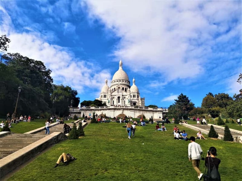 Montmartre : private family tour - Rue du Mont-Cenis and the feel of village Montmartre