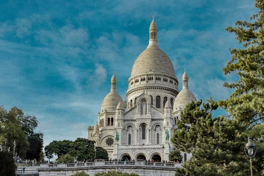 Montmartre : private family tour - Starting beneath Sacré-Cœur