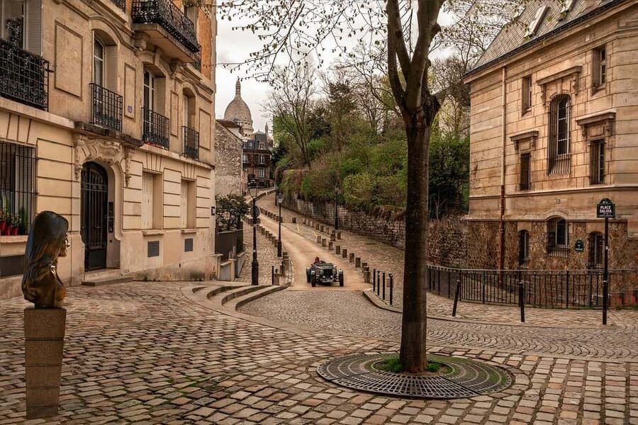 Montmartre Walking Tour with a Local Guide - Inside Sacré-Cœur and the grand Paris view