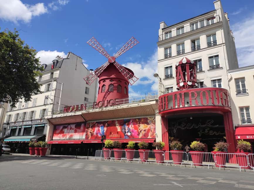 Montmartre Walking Tour with a Local Guide - The Wall of Love adds a modern pause